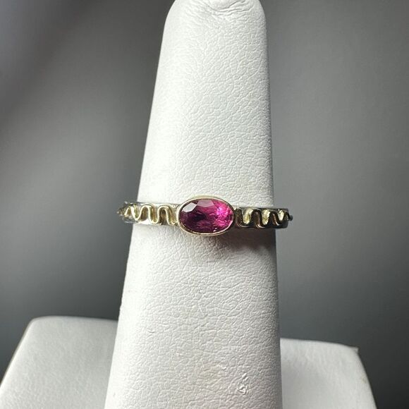 Stunning, dainty 3x5mm Pink Tourmaline, 925 and 18kt yellow gold accent, ring! - Picture 1 of 16